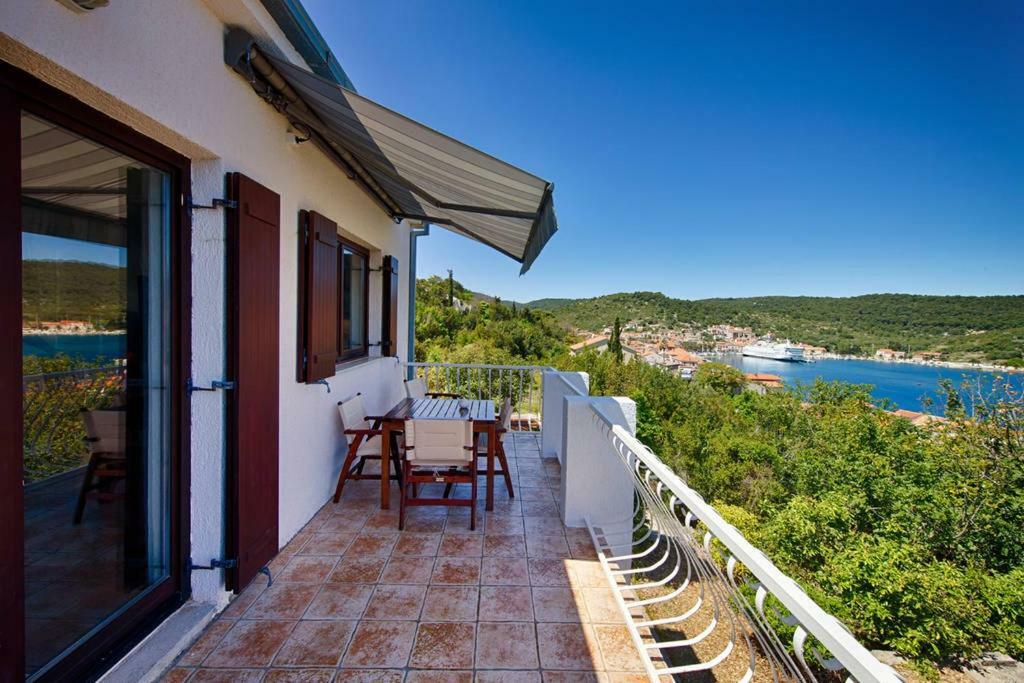 Luceissa Apartment Vis Bagian luar foto