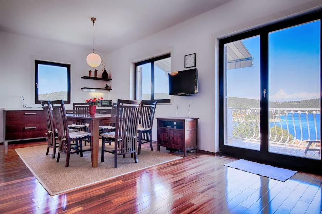 Luceissa Apartment Vis Bagian luar foto