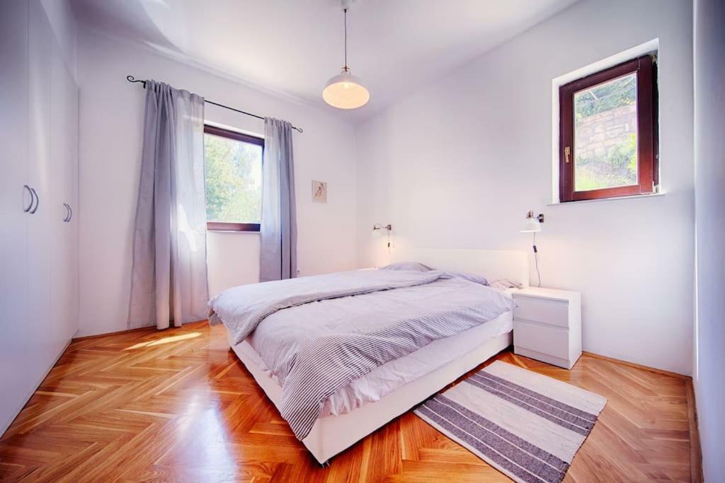 Luceissa Apartment Vis Bagian luar foto