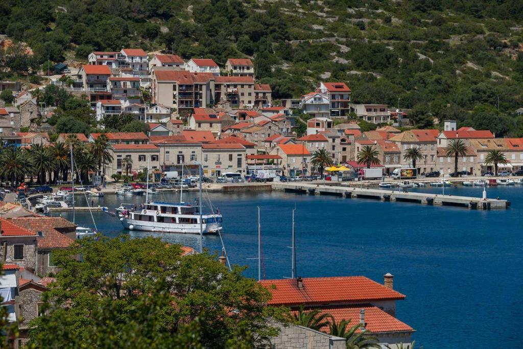 Luceissa Apartment Vis Bagian luar foto