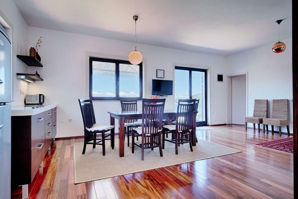 Luceissa Apartment Vis Bagian luar foto