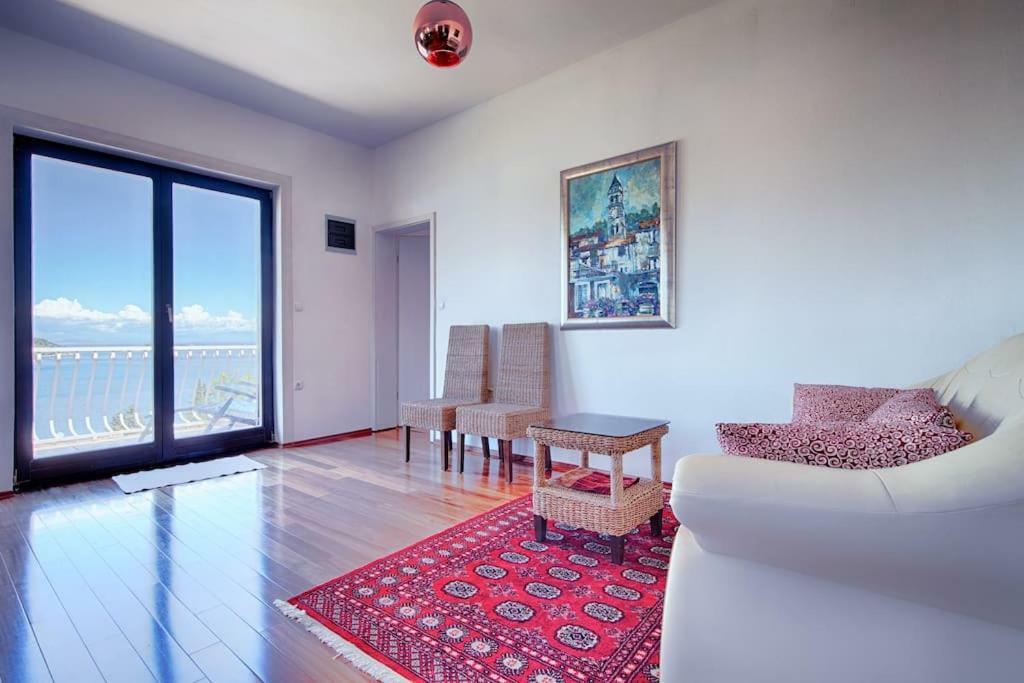 Luceissa Apartment Vis Bagian luar foto